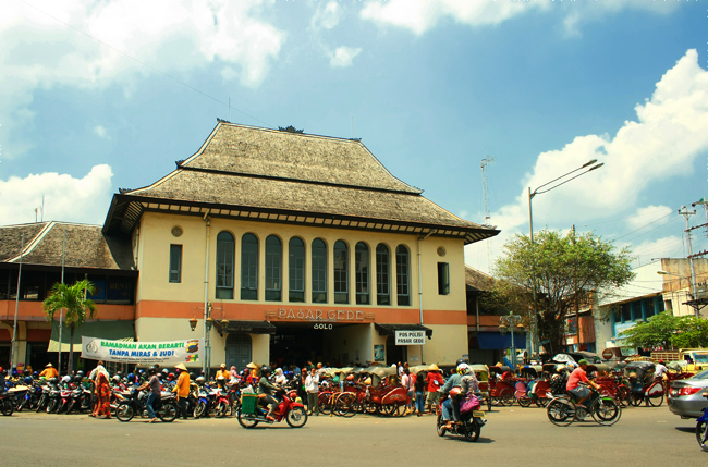 Travelling ke Surakarta? 4 Pasar Tradisional Ini Wajib Kamu Kunjungi!